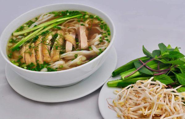 Chicken rice noodle soup ( Ph)