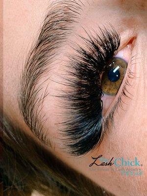 Feathered MEGA Volume Eyelash Extensions