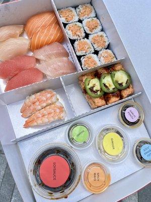 "nigiri galore" sushi box w condiments