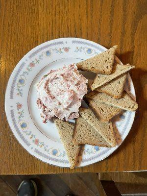 Braunschweiger with rye toast