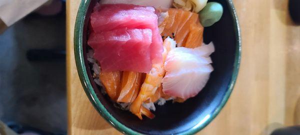 Chirashi-Don (Assorted fish rice bowl)