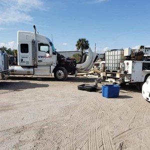 Mobile semi truck repair