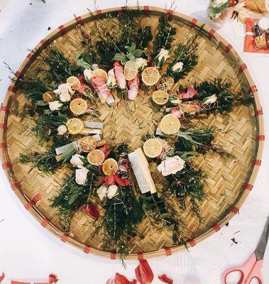 Make & take soirée : smudge sticks with selenite crystal, dried flowers and fruit