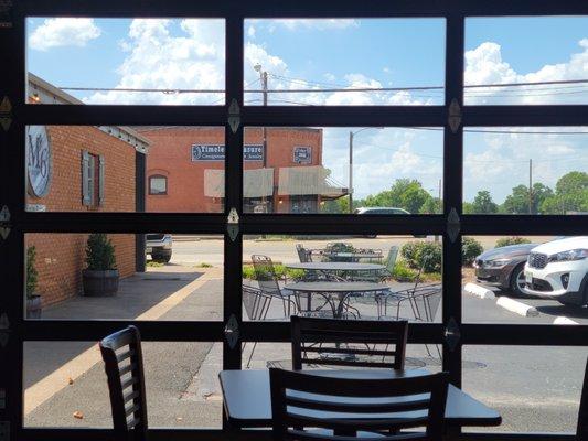 Beautiful rollup doors that open to the outside patio... But not when it's 100°!