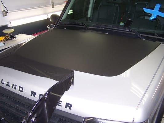 custom 3M vinyl matte black on Range Rover hood