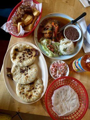 pupusa con todo, bistec encebollado, yuca y chicharron