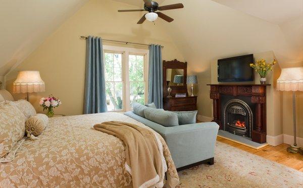 Chardonnay Suite with gas Fireplace