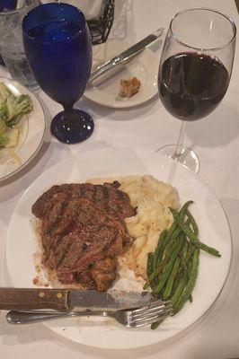 Rib eye at 125/130, garlic mashed potatoes, green beans and cup of Malbec.