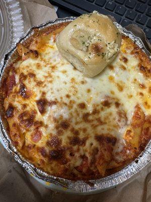 Ziti and garlic knot (it comes with a house salad with olives, cucumbers, and tomato)