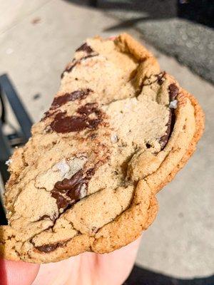 Elderflower baking dark choco sea salt cookie