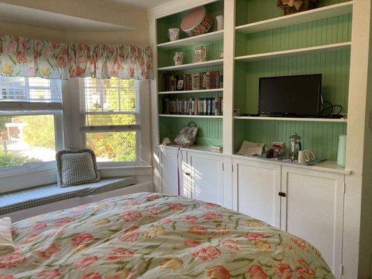 Bookshelves in Oriole with storage space underneath.