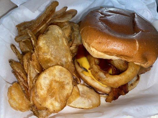 Jack Daniels bbq burger with house chips