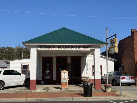 I love the barbecue sandwiches from Bunn's!