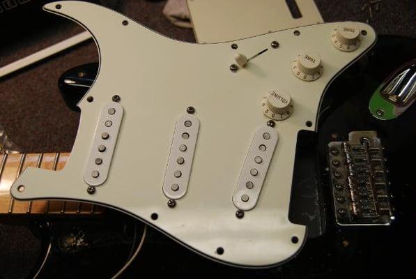 DiMarzio HS-2 pickups installed in this Stratocaster