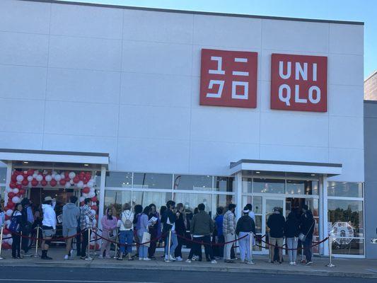 grand opening of uniqlo at fairlakes