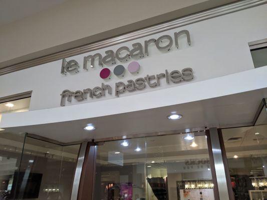 Le Macaron French Pastries