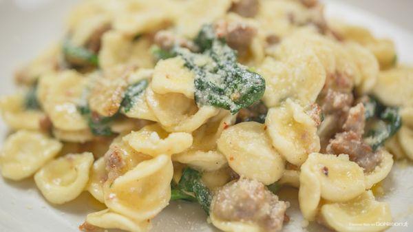 Orecchiette con Salsiccia e Broccoli