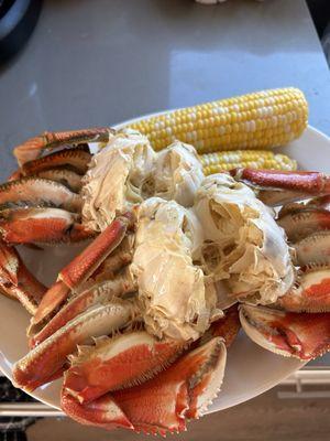 Steamed cleaned crab and corn. We brought it back to our airbnb to eat.