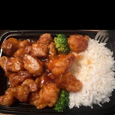 General tso's C13. General Tso's Chicken Combo Platter