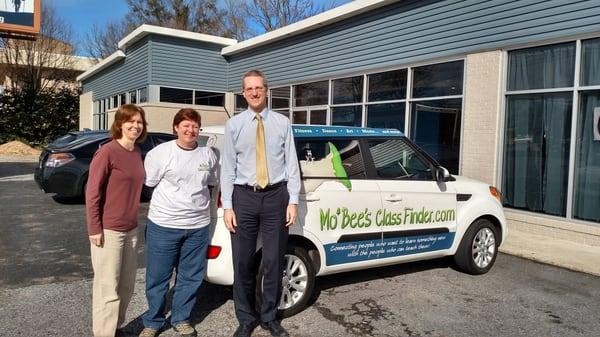 Drew Hannush meeting with MoBees Class Finder Owners in front of new Hannush Web office.