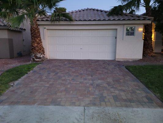 Driveway all done - and sealed!!