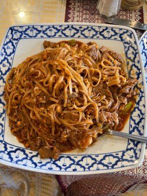 beef and shrimp pad thai