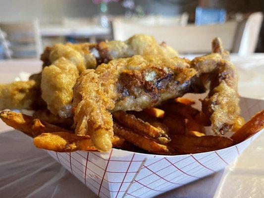 Luv the soft shell crab here - and the sweet potato fries!