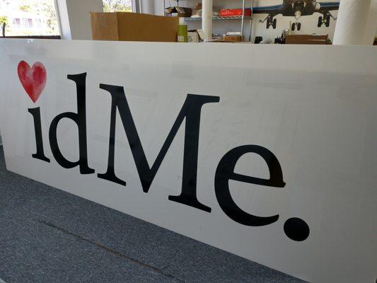 idMe is a monogram boutique that we love working with. This is a large Acrylic Sign with a heart decal.