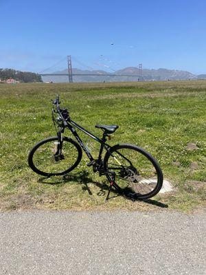 Bike in front of Golden Gate Bridge