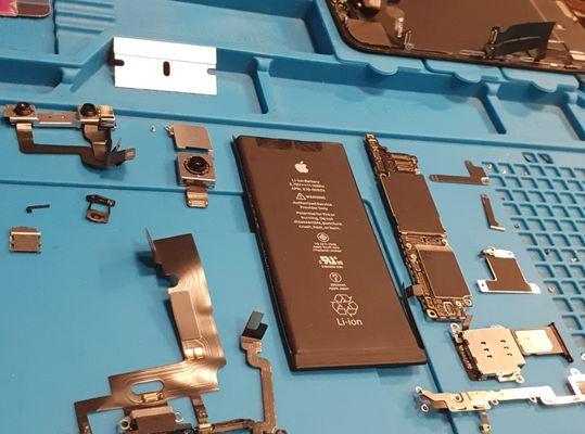 All major internal parts of a iPhone XR