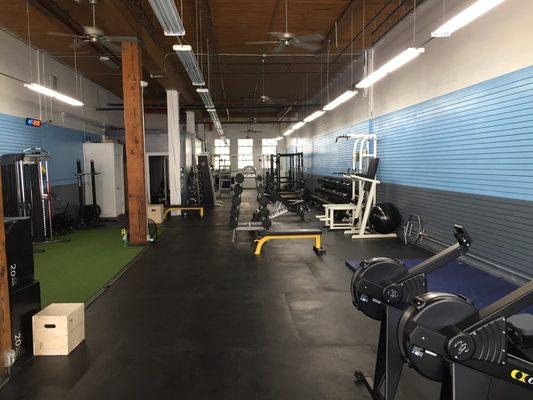 3,500 sq ft, 4 squat racks