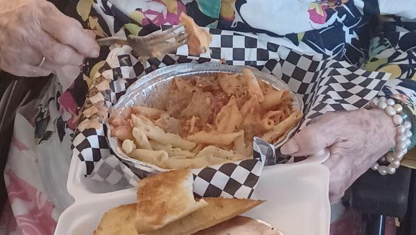 Great Chicken Alfredo and garlic bread.