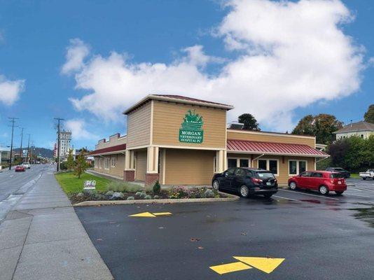 Our new location at 
 625 N Broadway,
 Coos Bay, OR 97420 
 (At the former Kings Table Building)  Keeping  pets healthy, happy and thriving!