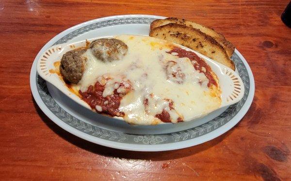 Ravioli with meatballs and burnt garlic bread