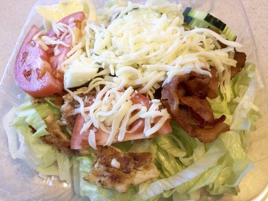 Chicken on Salad with bacon