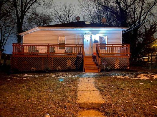 Very clear, clean, and beautiful front yard.