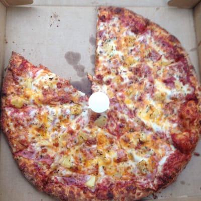 Here's an actual picture of a pizza from Christopher's because for some reason people have decided selfies are more helpful. It was good!