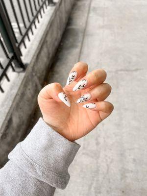 Third time trying Polish'd Nails and went for a more creative brief with white base and black flowers for my acrylics