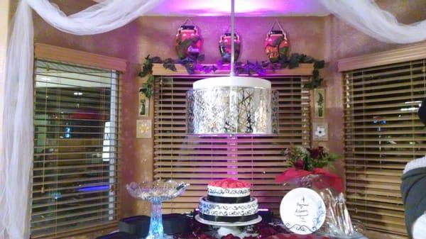 Accent lighting for your party. Accent light is ideal to make items stand out like centerpieces and cakes