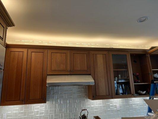 Over cabinet/ under cabinet lighting