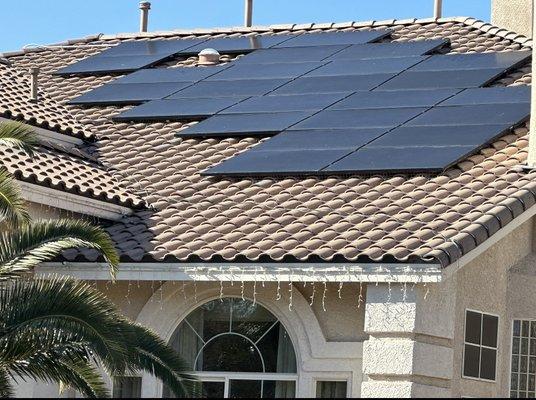 Our solar screening is discreet and effective, keeping the integrity of your home