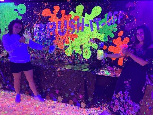 Splatter paint at Brush It Off!