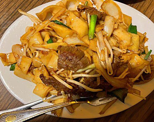 Beef 2. Stir-Fried Rice Noodle with Beef