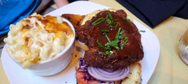 Chicken sandwich fried with Mac and cheese side