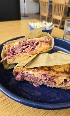 Corned Beef Reuben (no sauerkraut)