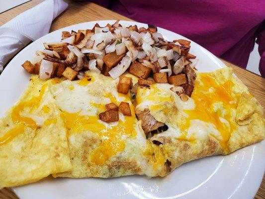 Grilled chicken omelet with home fries