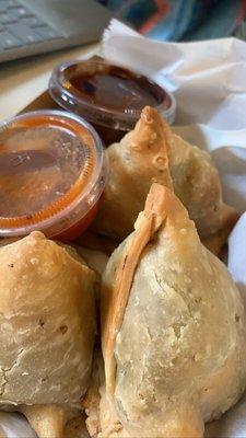 veggie samosas with mango chutney