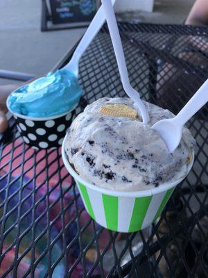 Medium cookies & cream + small cotton candy