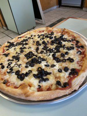 Small pizza with olives and pineapple