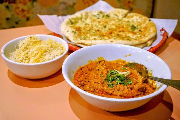 Chicken Handi: boneless chicken chunks cooked in tomato sauce with traditional Pakistani spices and cream with perfection ($19.99).